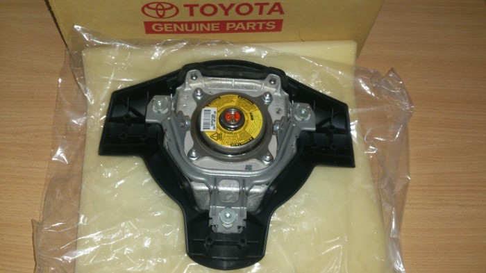 Подушка безопасности водителя TOYOTA RAV4 4513042110C0