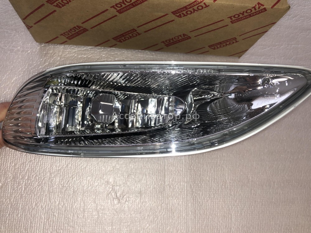 Фара противотуманная левая TOYOTA CAMRY CV30 2001-2004 81220AA010