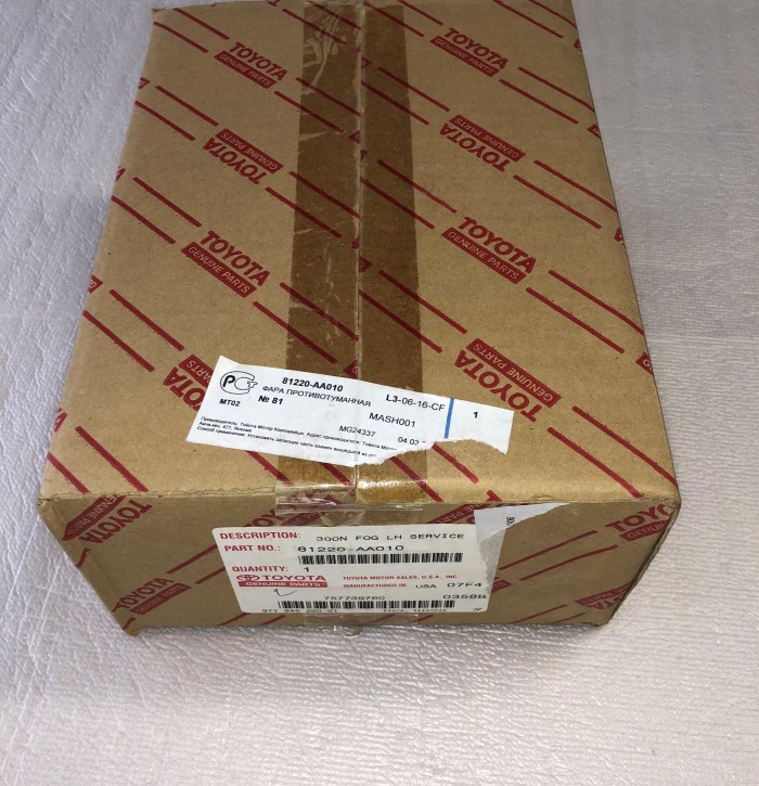 Фара противотуманная левая TOYOTA CAMRY CV30 2001-2004 81220AA010