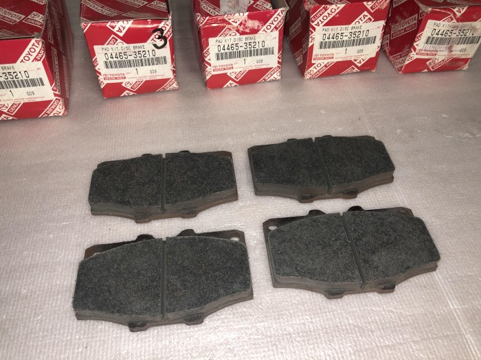 Колодки тормозные передние TOYOTA HILUX 0446535210