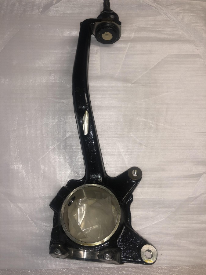 Кулак поворотный передний левый ПОД АБС TOYOTA LAND CRUISER 90 4320235071