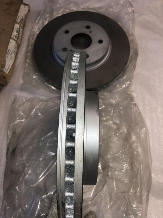 Диск тормозной передний Lexus ES CV3, Toyota Camry V30 4351258010