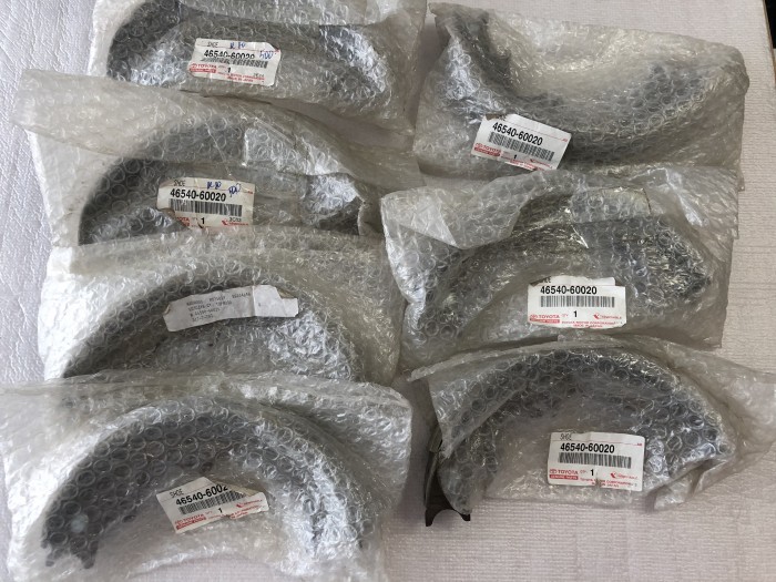 Колодка стояночного тормоза TOYOTA LC70 LC80 4654060020