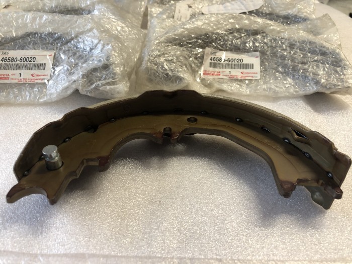 Колодка стояночного тормоза TOYOTA 4658060020