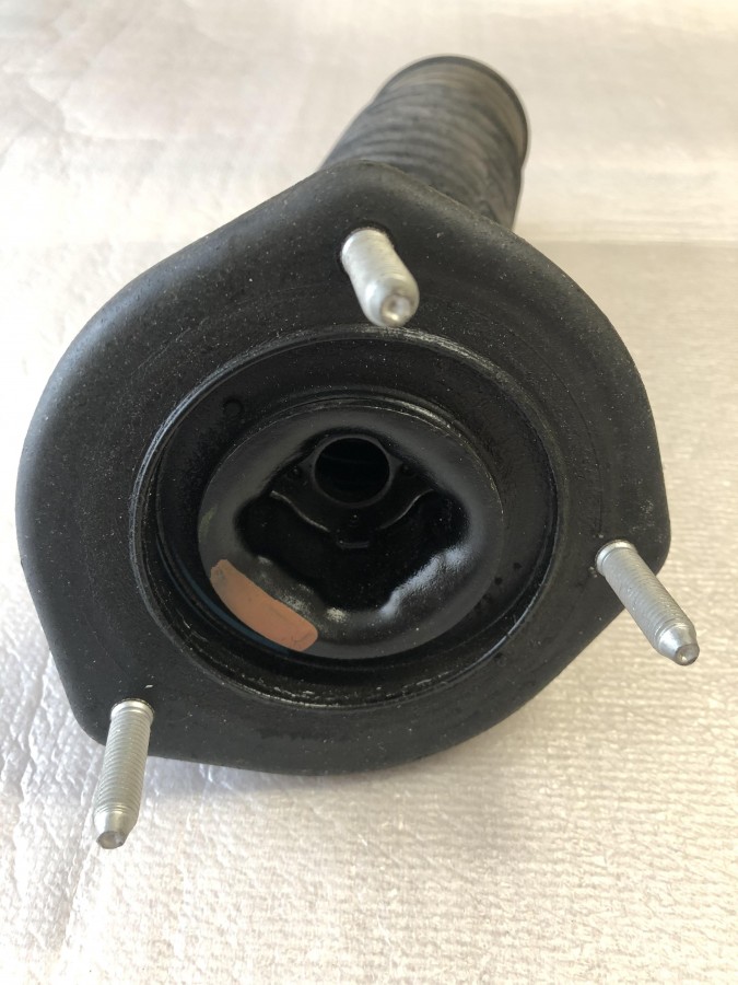 Суппорт амортизатора TOYOTA 4876033070