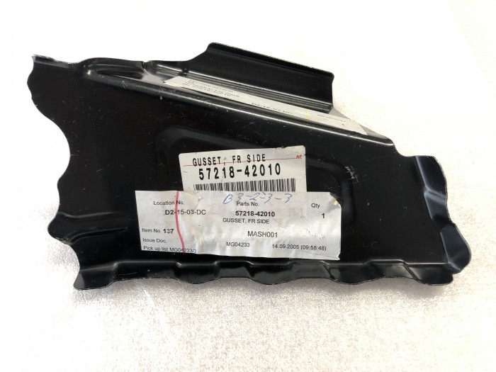 Кронштейн крыла переднего правого TOYOTA RAV4 A20 5721842010