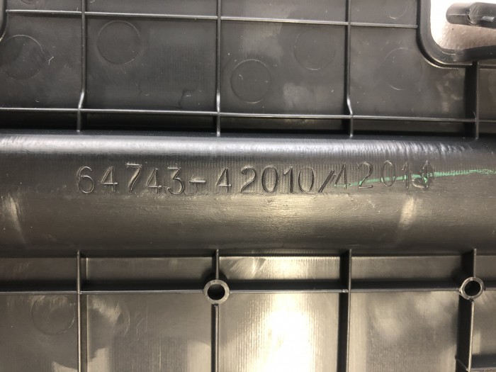 Крышка бардачка багажника TOYOTA RAV4 CA20 2000-2005 6474342011B1