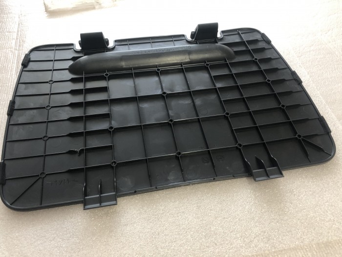 Крышка бардачка багажника TOYOTA RAV4 CA20 2000-2005 6474342011B1