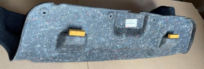 Обшивка крышки багажника Toyota Avensis T250 6479105050C1 новая оригинальная, в наличии на нашем складе