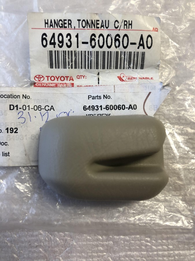 Крепление шторки багажника TOYOTA Land Cruiser Prado 120 6493160060A0 новое оригинальное, в наличии на нашем складе