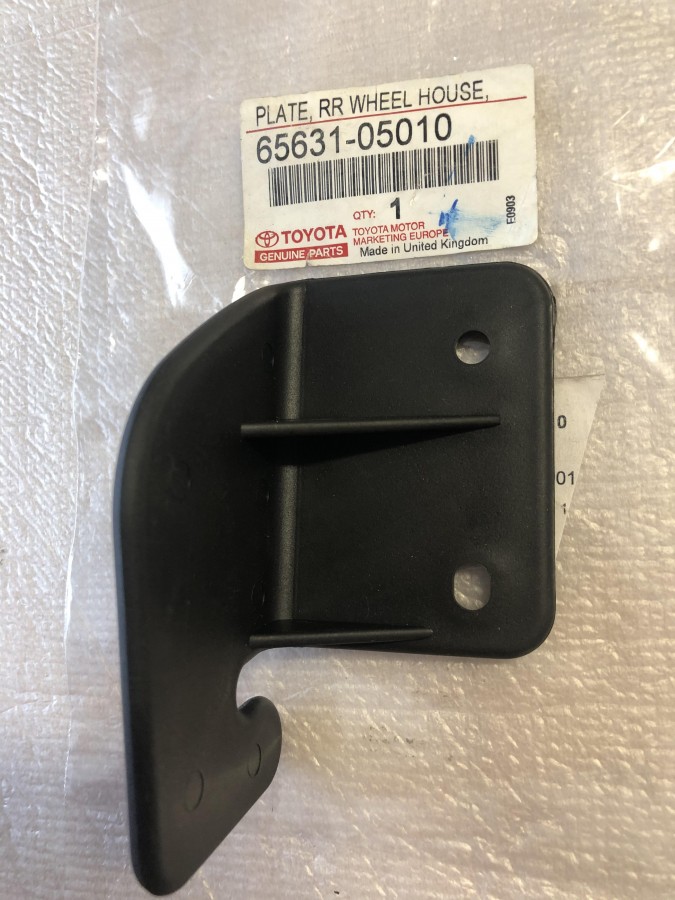 Подкрылок TOYOTA Avensis T220 6563105010 новый оригинальный, в наличии на нашем складе