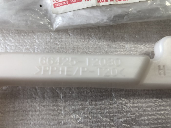 Крепеж TOYOTA Corolla E152 6642512030