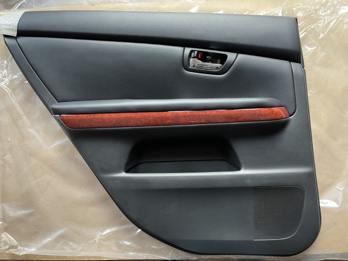 Обшивка двери задней левой Lexus RX300 6764048240C1