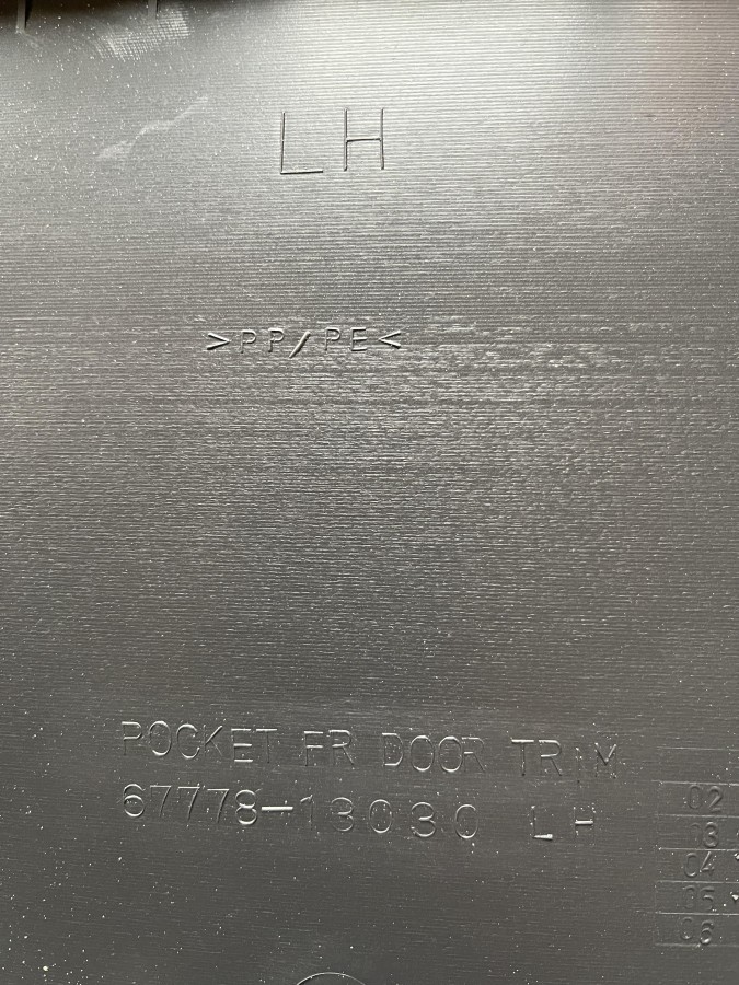 Обшивка двери передней левой TOYOTA Corolla E120 6766013030B1