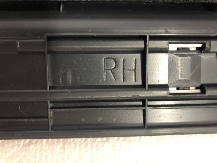 Накладка порога передней правой двери TOYOTA Camry ACV30 6791333040B0