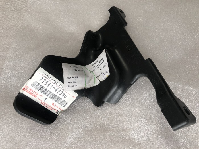 Защита топливопровода TOYOTA RAV4 ACA20 7764142030