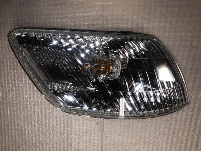 Указатель поворота правый Toyota CORONA 8151020830