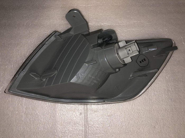 Указатель поворота правый Toyota CORONA 8151020830