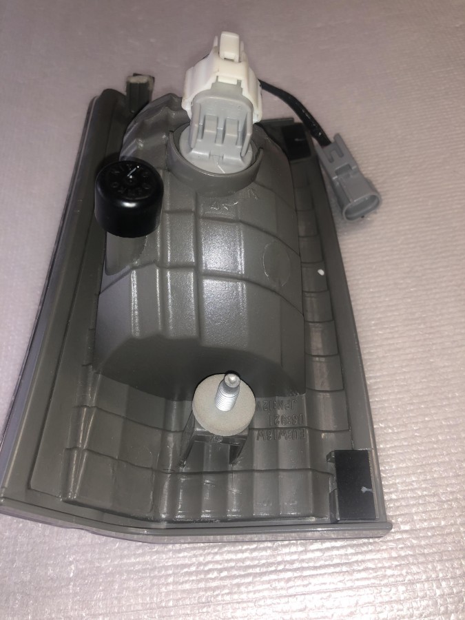 Фонарь задний правый LEXUS LX470 8167060080