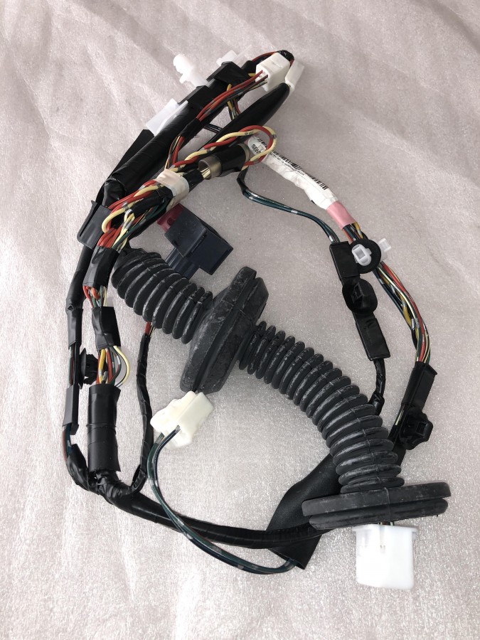 Жгут проводов задней левой двери TOYOTA  Avensis II 2003-2008 8215405170