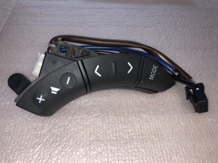 Переключатель на руль TOYOTA Land Cruiser 100 Lexus LX470 8424760020B0