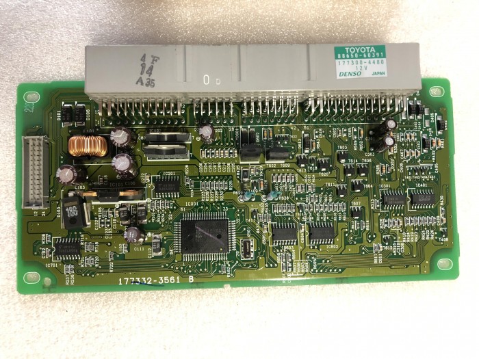 Блок управления климатом TOYOTA Land Cruiser 100 8865060391 88650-60390