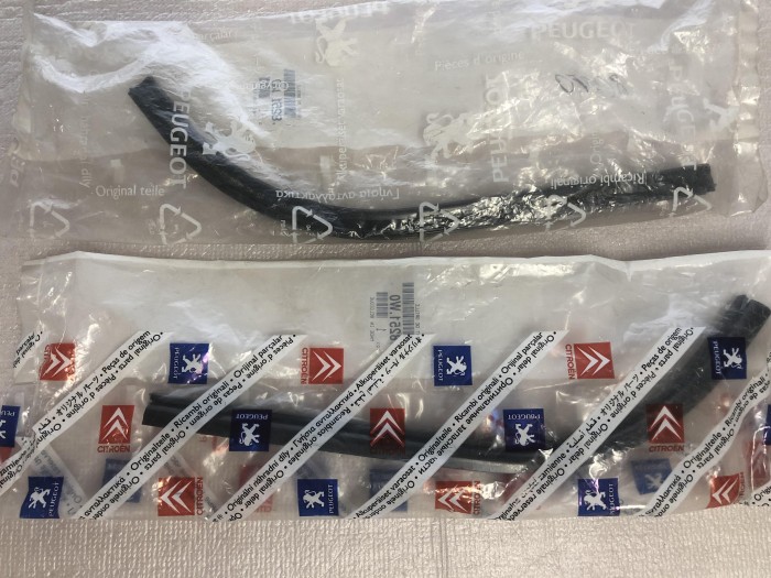 Молдинг лобового стекла PEUGEOT 407 8251W0