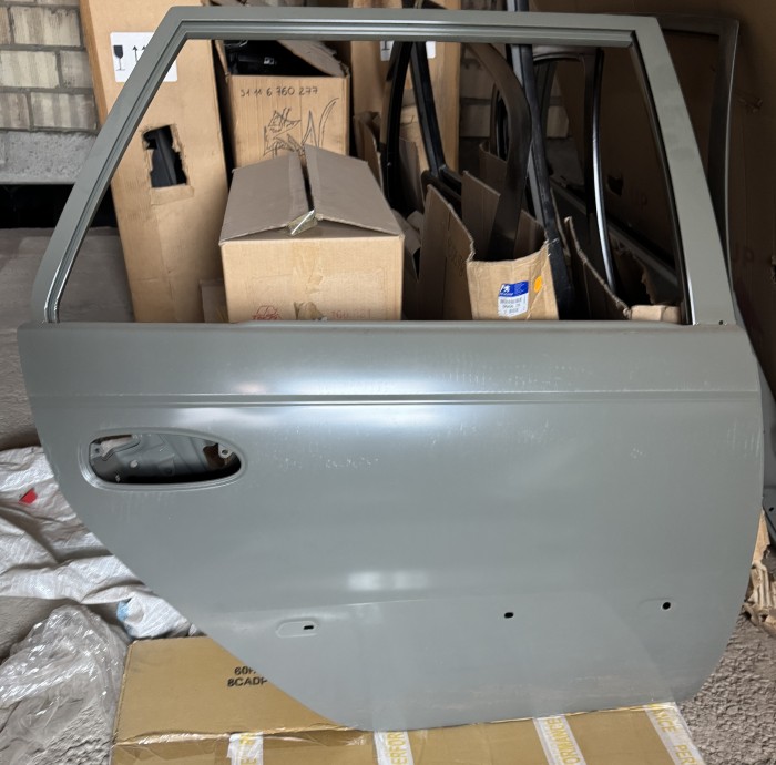 Дверь задняя правая Toyota Avensis T220 6700305070