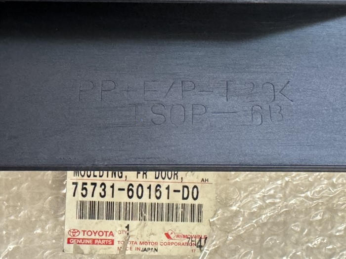 Молдинг двери передней правой Toyota Land Cruiser Prado 7573160161D0 J120
