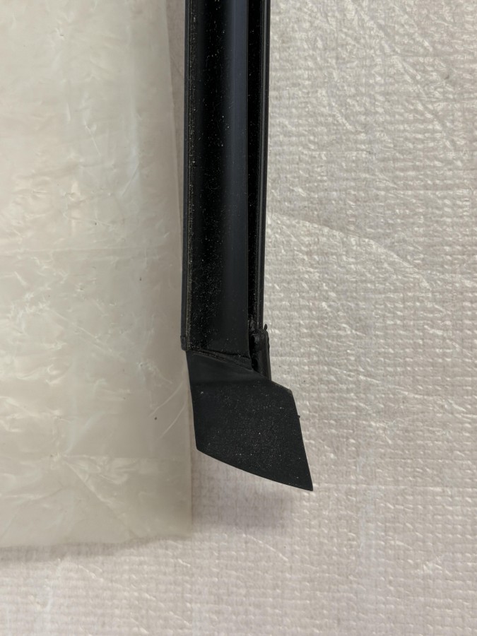 Молдинг ветрового стекла TOYOTA LC 100 7553360060