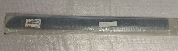 Молдинг задней левой двери TOYOTA Avensis, AT220 7574205080C0