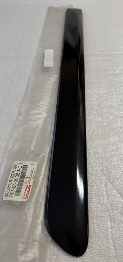 Молдинг задней левой двери TOYOTA Avensis, AT220 7574205080C0